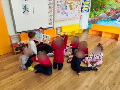 Ο μήνας Οκτώβριος στο Διευρυμένο Πρόγραμμα! Φτιάξαμε λιχουδιές με ζαχαροπλαστική & μαγειρική, μιλήσαμε και γιορτάσαμε την 28η Οκτωβρίου, παίξαμε πολλά μουσικοκινητικά παιχνίδια και διαβάσαμε παραμύθια με μηνύματα για το τι πρέπει και τι δεν πρέπει να κάνουμε! 🎶📚