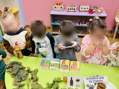 Τα “Ελαφάκια” 🦌  μέσα από ποικίλες δραστηριότητες και βιωματικά παιχνίδια μίλησαν για το σταφύλι και τα προϊόντα που μας δίνει 🍇