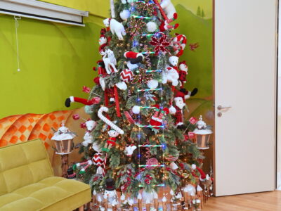 Φωταγώγηση Χριστουγεννιάτικου Δέντρου στα Εκπαιδευτήρια της Ι. Μητροπόλεως Πειραιώς Φωταγώγηση Χριστουγεννιάτικου Δέντρου στα Εκπαιδευτήρια της Ι. Μητροπόλεως Πειραιώς