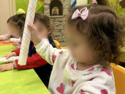 Τα μικρά μας παιδάκια Βρεφικό ( Χελωνάκια) και Μεταβρεφικο ( Λαγουδάκια) έφτιαξαν τις δικές τους λαμπάδες!